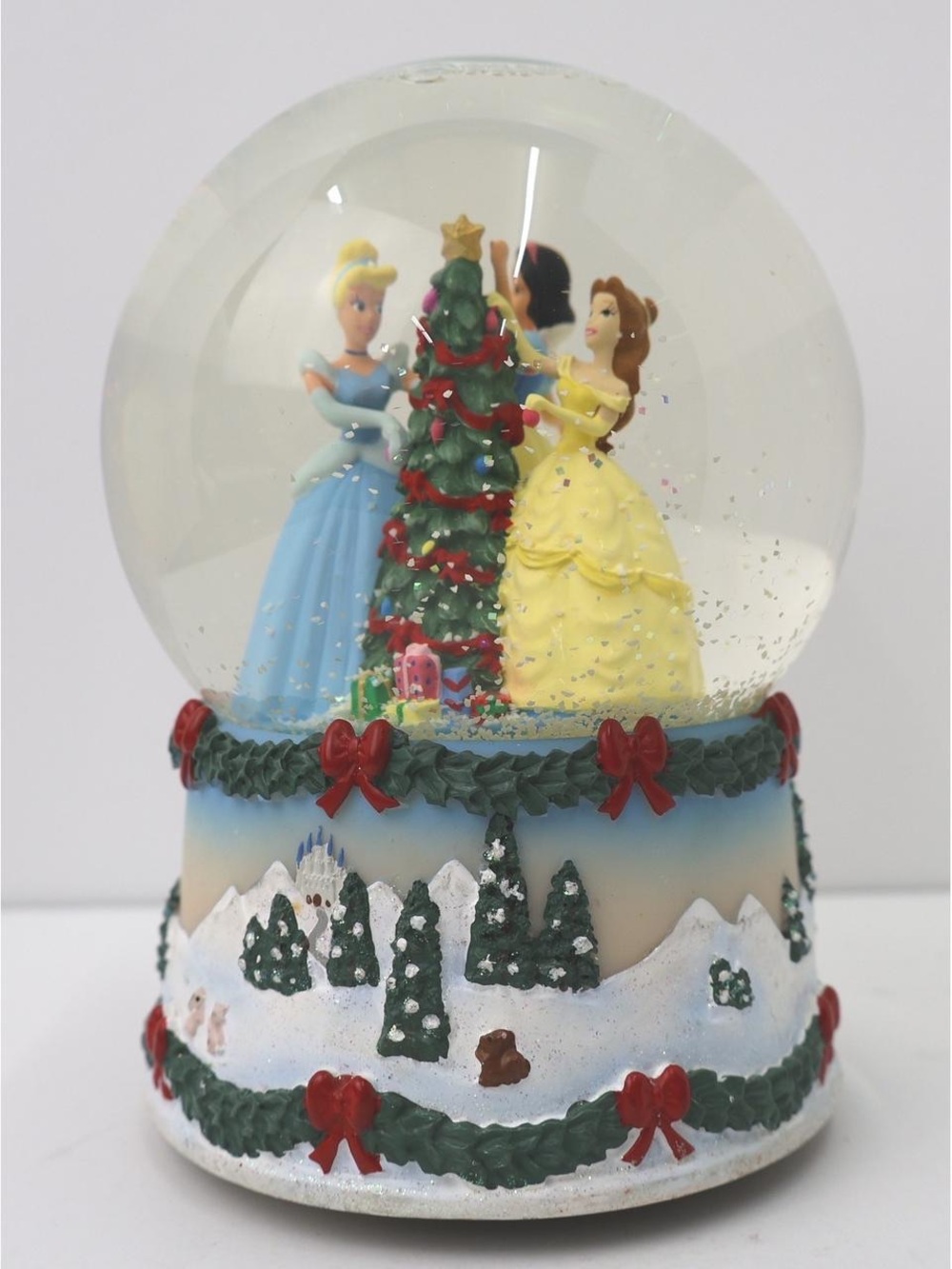 Enesco Jim Shore Disney Princess Snowglobe “We Wish You A Merry Christmas”